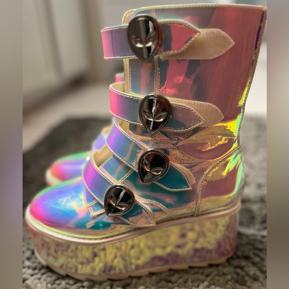 Yru karma alien boots size 8